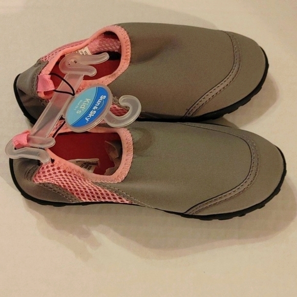 NWT Sun & Sky water shoes kids 13 -1 Pink & Grey - Picture 1 of 6